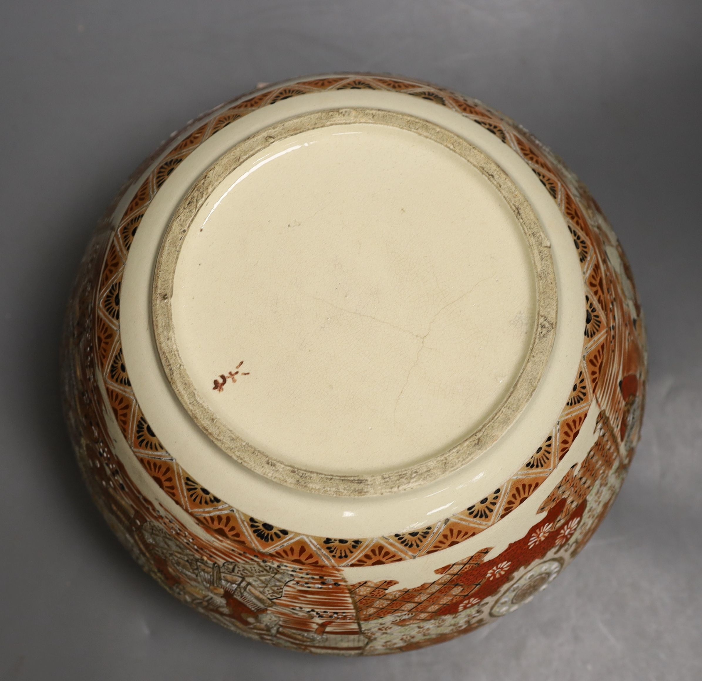 A Satsuma pottery jardiniere, 30.5 cm diameter